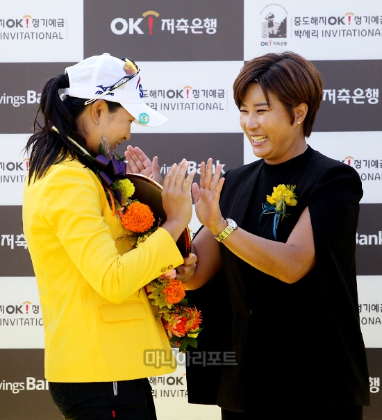 살아있는 전설 박세리언니의 축하 받는 김아림