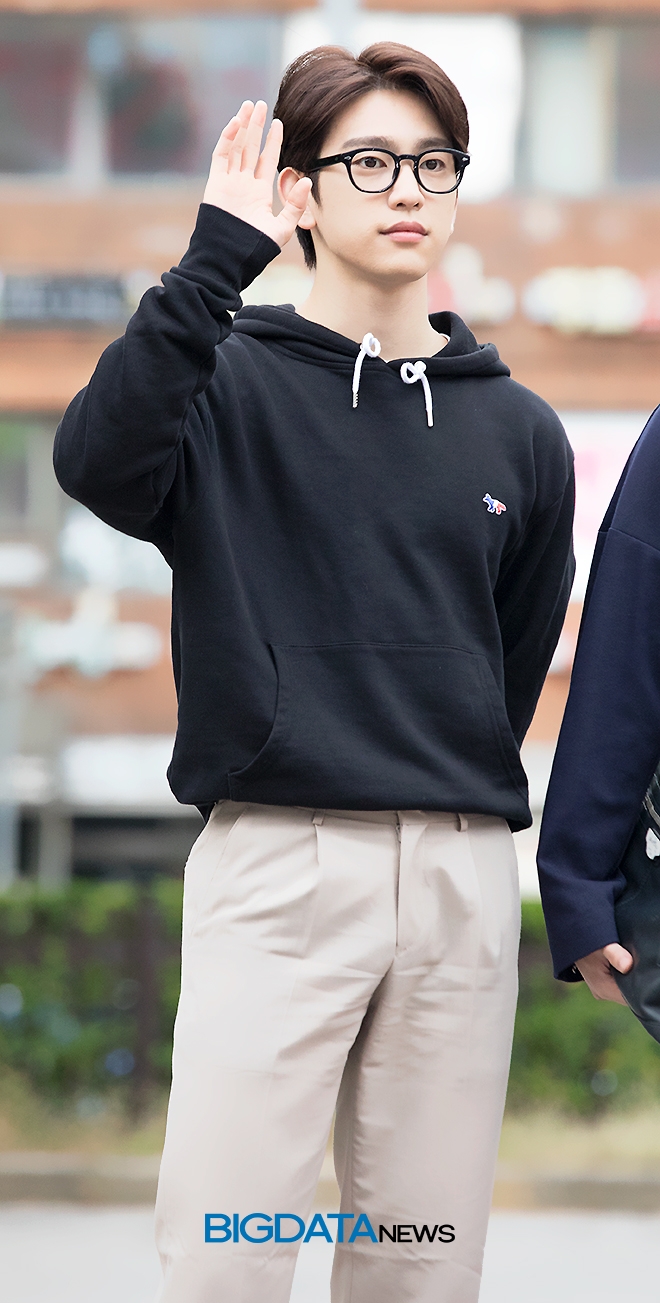 갓세븐 진영, KBS 2TV 음악방송 '뮤직뱅크' 출근길 현장