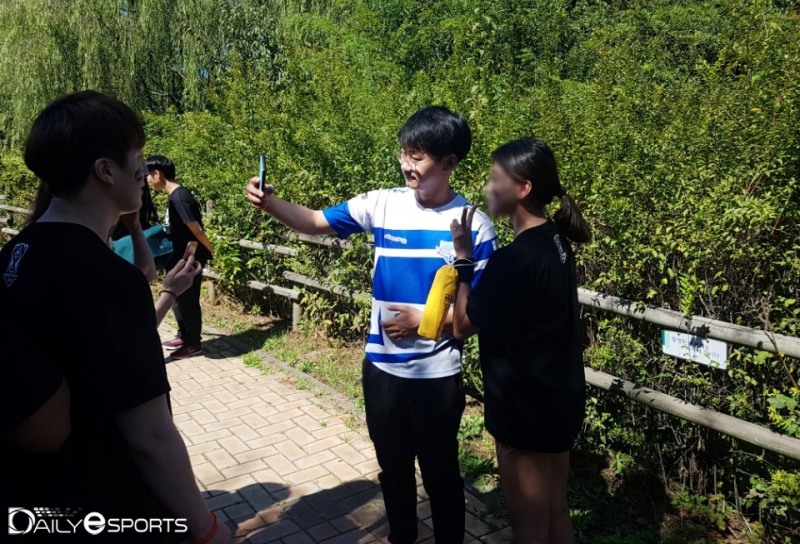 가장 먼저 롤런 참가자들을 맞이한 '쿠로' 이서행.