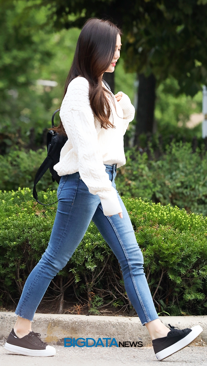 오마이걸 효정, KBS 2TV 음악방송 '뮤직뱅크' 출근길 현장