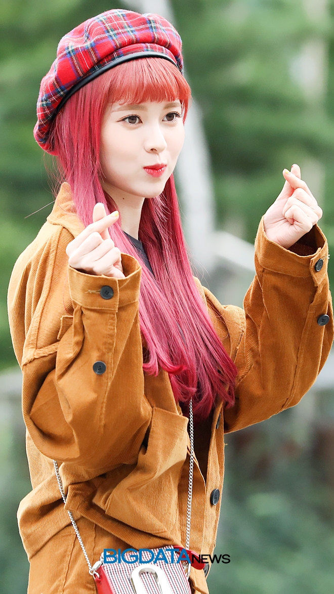 유니티 예빈, KBS 2TV 음악방송 '뮤직뱅크' 출근길 현장