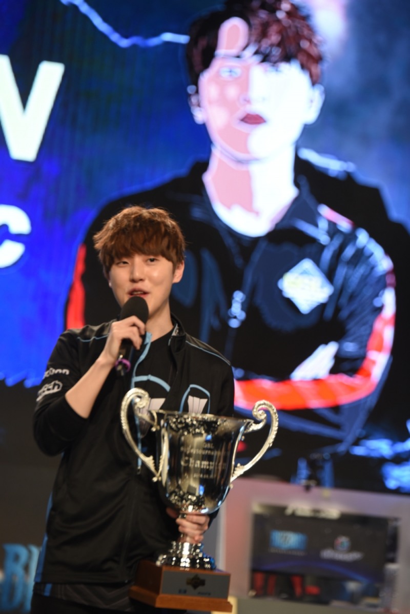 GSL 슈퍼 토너먼트 시즌2에서 2연속 리버스 스윕으로 우승을 차지한 김도우(사진=아프리카TV 제공).