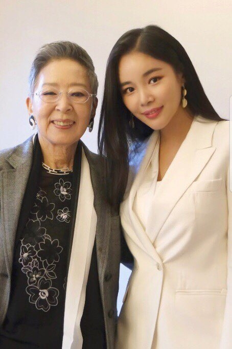 원로 배우 김지미-가수 조정민...'세대 초월 우정' 화제