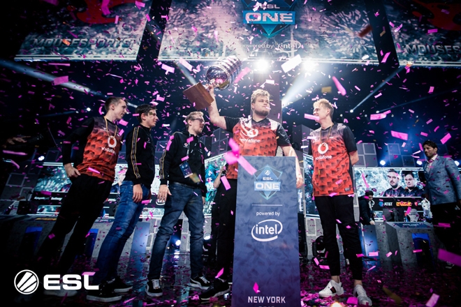 ESL One: 뉴욕에서 우승한 마우스스포츠.(사진=ESL 공식 SNS 발췌)