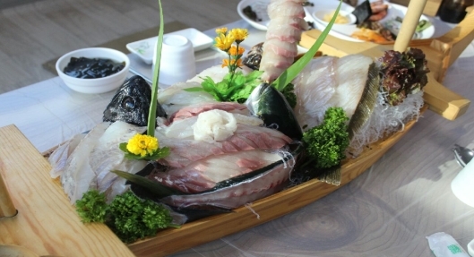 속초 맛집 합리적인 가격으로 고급스럽게 맛보는 ‘훈활어’