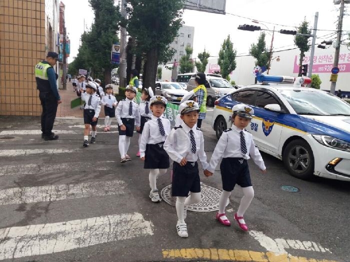 진주유치원, 일일 어린이 교통경찰관이 되어