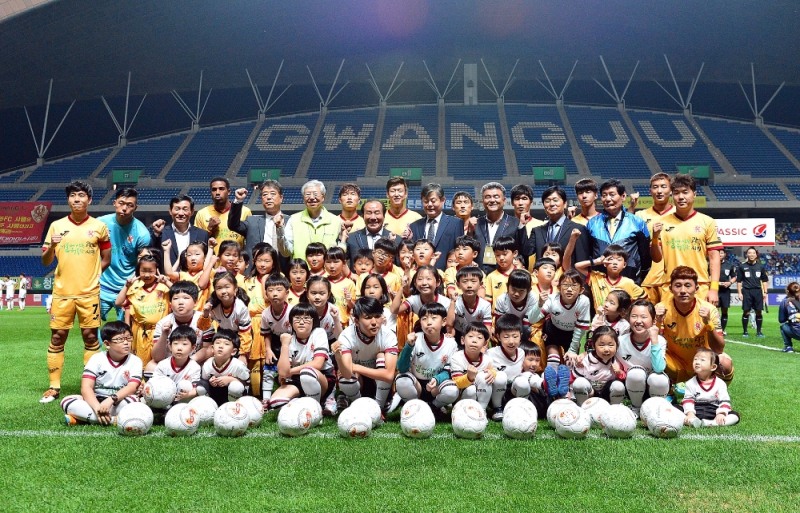'희망스쿨데이 축구장 가는날' 행사 운영