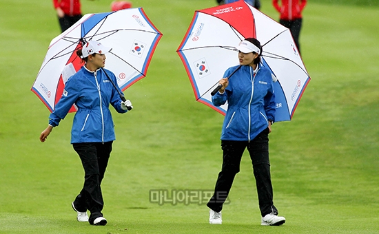 어제 일몰 직전까지 3라운드 경기 펼쳤던 유소연과 전인지조 사진제공 UL 인터내셔널 크라운 조직위원회