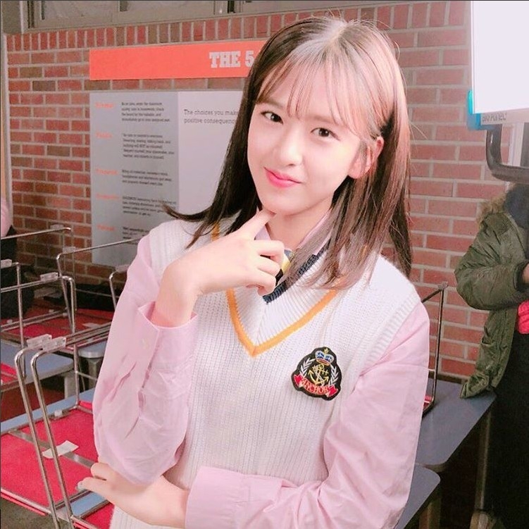 아이즈원 안유진, 우월 미모 뽐내며 '찰칵'...'실물보면 이런 느낌?'