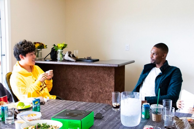 서울다이너스티 류제홍(왼쪽)과 대화를 나누고 있는 크리스 보쉬.