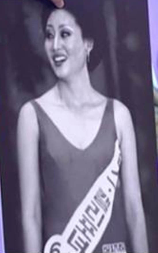 홍여진, 충격적 리즈시절 '눈길'...이국적 미모+수영복 완벽 소화