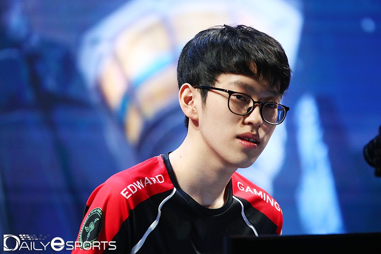 아지르로 슈퍼 플레이를 보여준 EDG의 미드 라이너 'Scout' 이예찬.