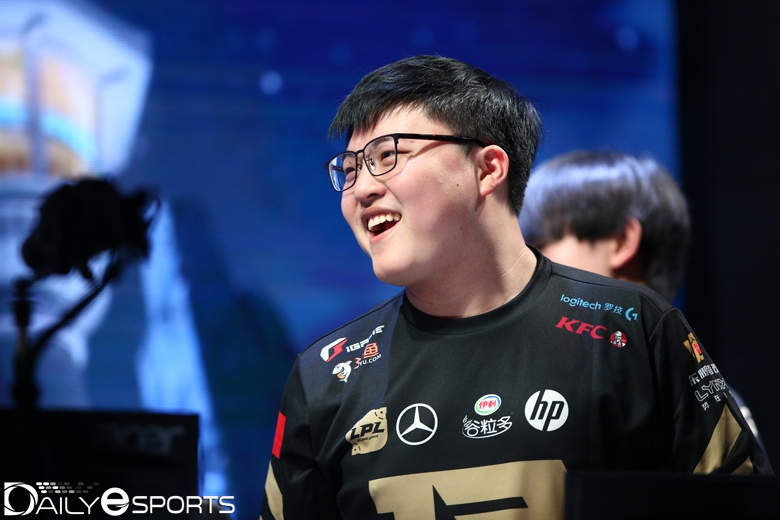 중국을 대표하는 선수인 RNG의 원거리 딜러 'Uzi' 지안지하오.