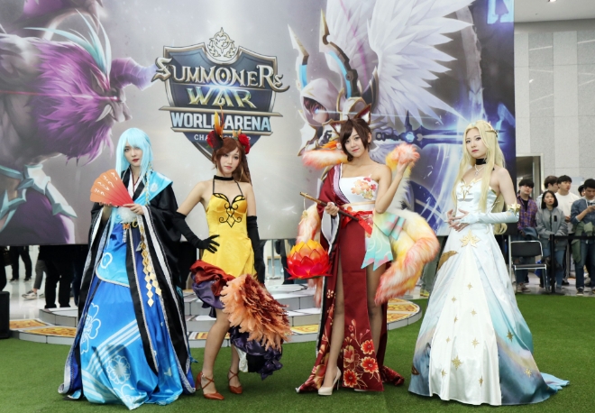 SWC 2018 월드결선 서머너즈 워 코스튬 플레이어 모습.