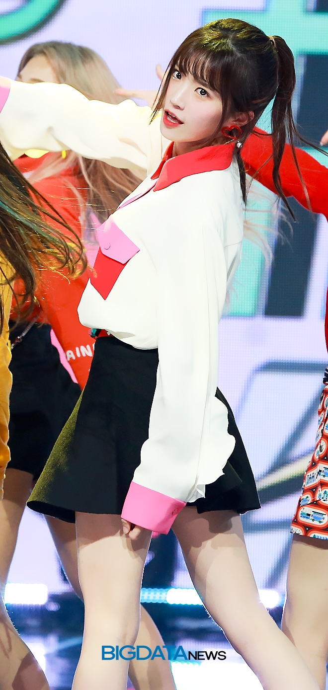 프로미스나인 송하영, MBC MUSIC '쇼 챔피언' 생방송 현장