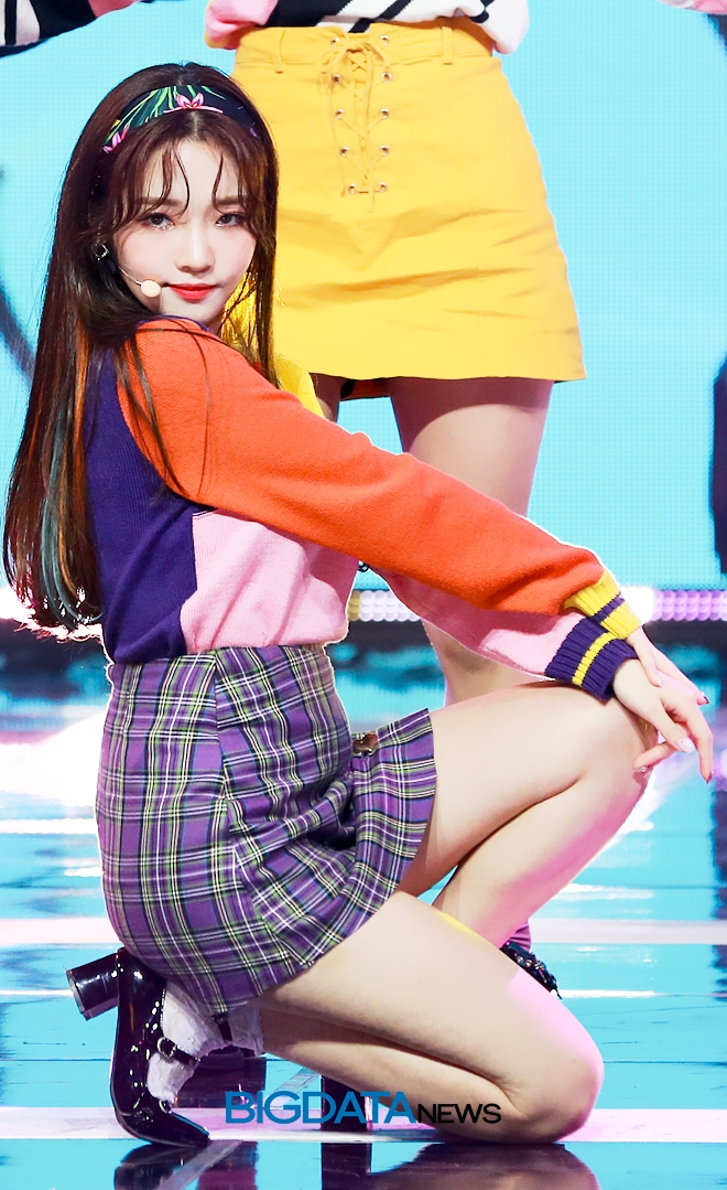 프로미스나인 이나경, MBC MUSIC '쇼 챔피언' 생방송 현장