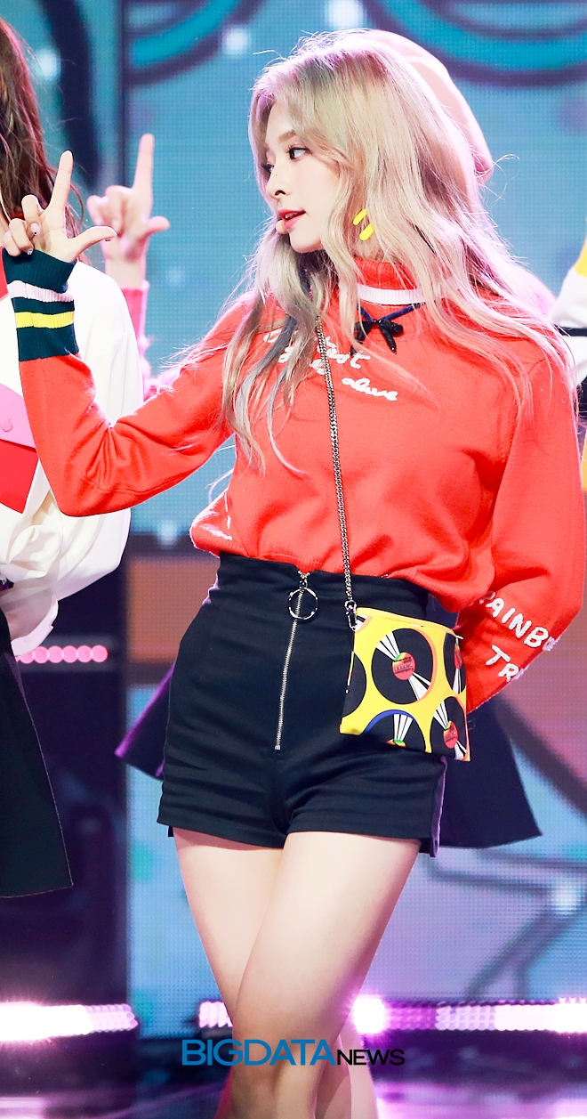 프로미스나인 이나경, MBC MUSIC '쇼 챔피언' 생방송 현장