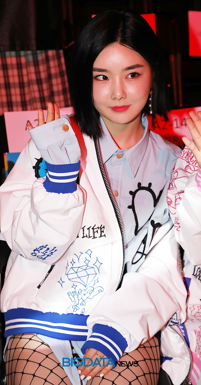 브레이브걸스 유나, 2019 S/S 헤라 서울패션위크 현장