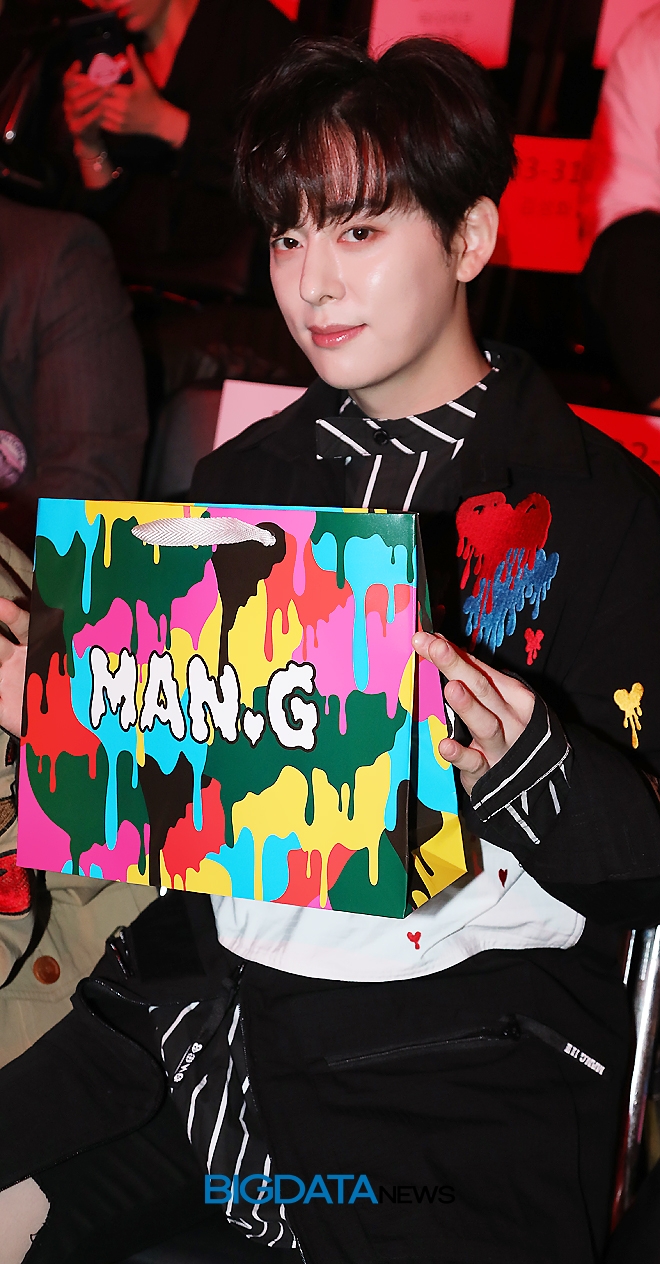 보이프렌드 동현, 2019 S/S 헤라 서울패션위크 현장