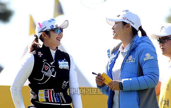 [포토] 밝은 미소로 담소나누는 배선우와 김지현