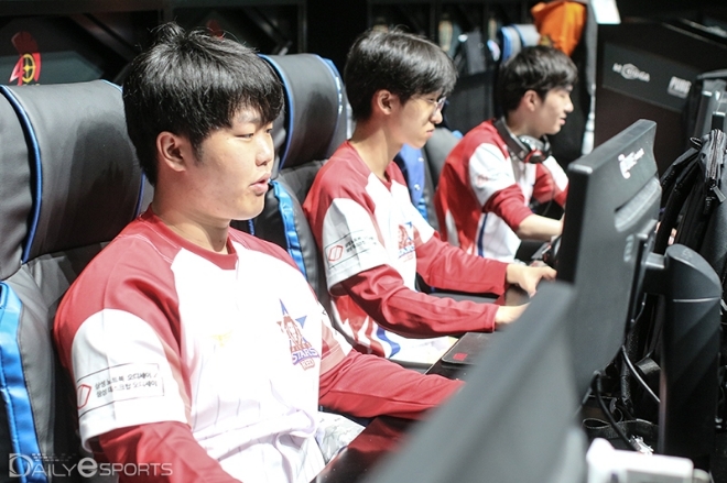 3라운드 종합 1위를 차지한 액토즈 스타즈 레드.