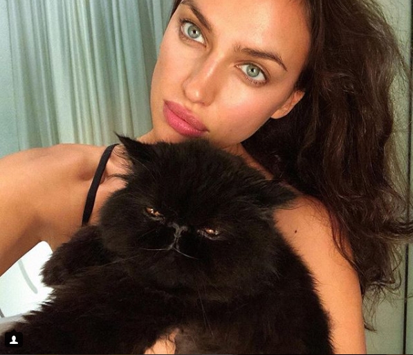 모델이자 배우 이리나샤크의 일상 사진