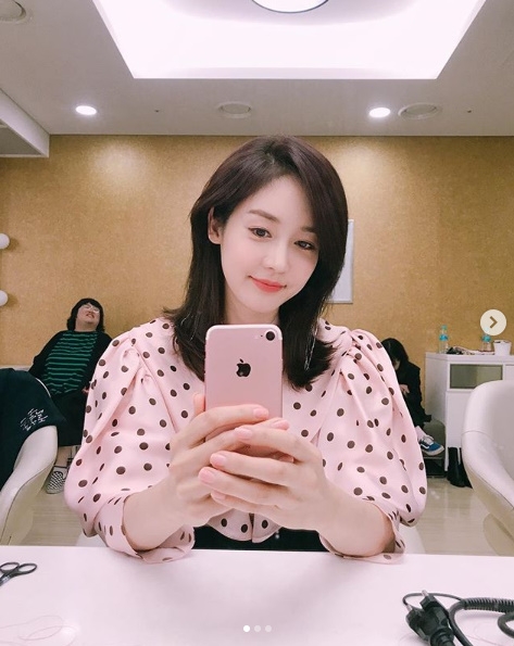 배우 성유리의 셀카 사진