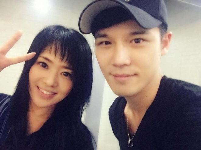 그룹 노라조의 원흠과 일본 배우 아오이 소라