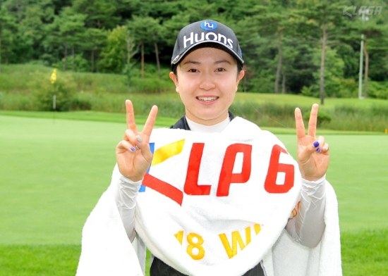 지난 7월 KBC해피니스CC 드림투어에서 시즌 첫 승을 달성한 이승연. 사진=KLPGA 제공