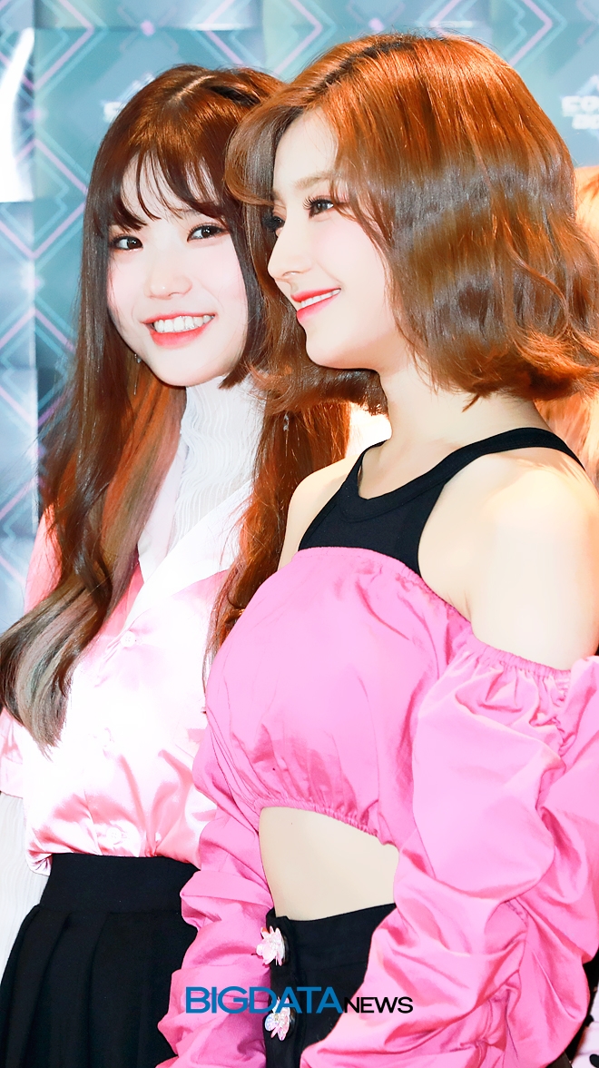 프로미스나인 송하영-이새롬, Mnet '엠카운트다운' 생방송 사전 리허설 현장