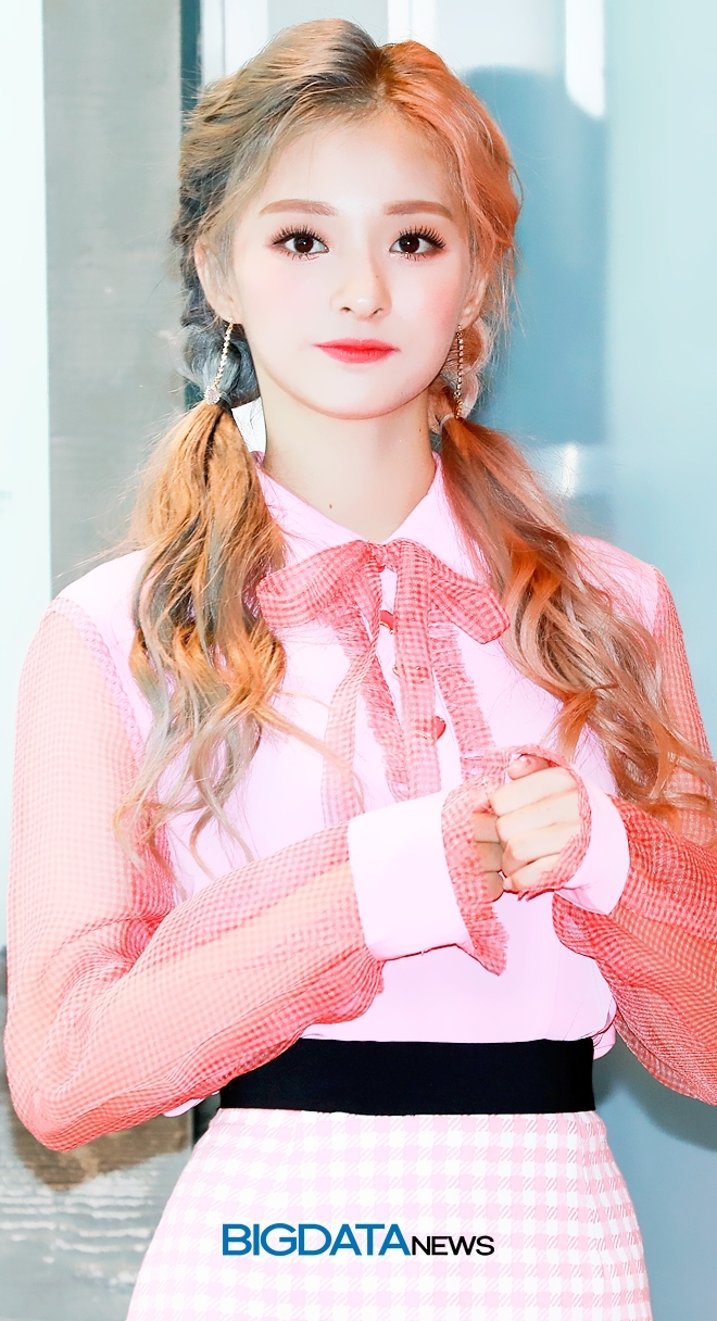 프로미스나인 이나경, Mnet '엠카운트다운' 생방송 사전 리허설 현장