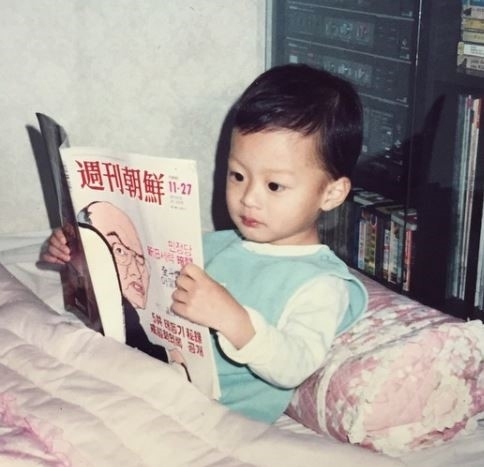 ‘나혼자산다’ 김충재, 모태미남 입증한 어린 시절 포착!