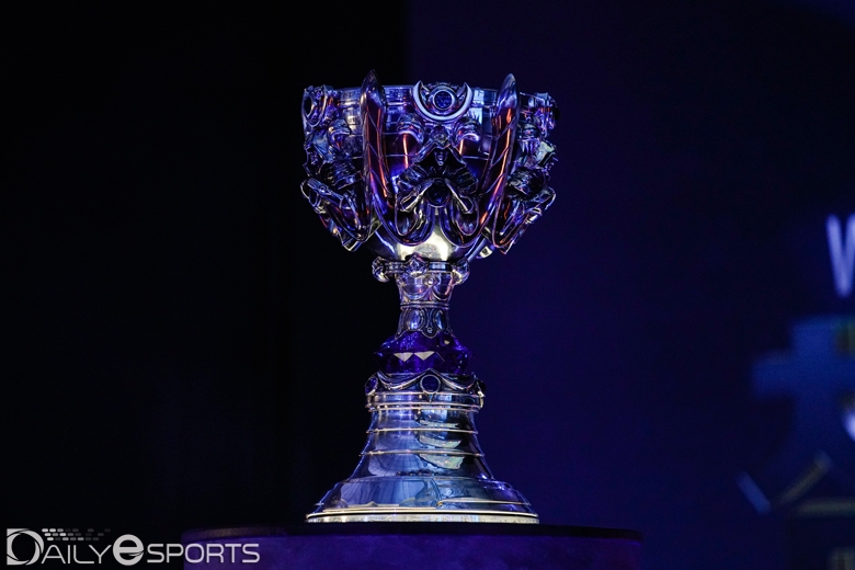 롤드컵 우승컵 '소환사의 컵'