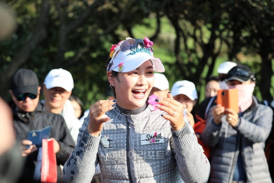 박결, 4년만에 드디어 우승컵을 품에 안았다.