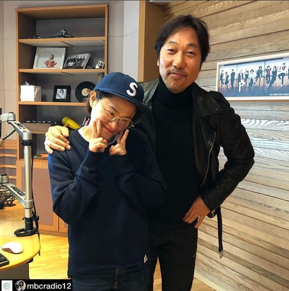 가수 이문세와 방송인 김신영