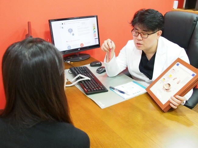 여성 요실금, 비뇨기과 정확한 검진 거쳐 증상에 맞는 치료해야