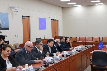 (사진=노웅래 국회 과방위원장과 면담중인 EU의회 대표단)