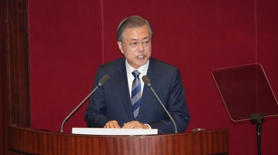 문재인 대통령이 1일 오전 서울 영등포구 여의도 국회에서 2019예산안 관련 시정연설을 하고 있다. (사진=뉴시스)