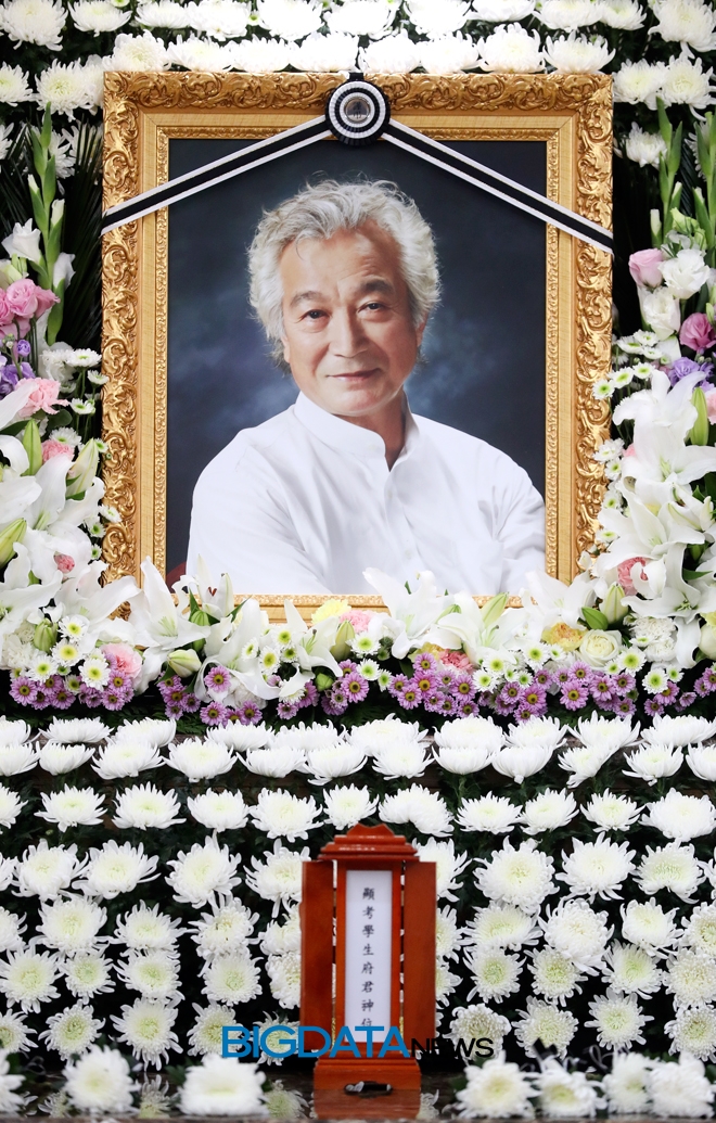 故 신성일의 빈소 현장