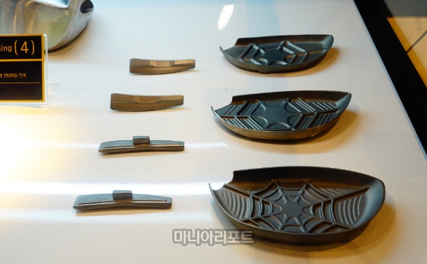 프레스티지오 시리즈 FIND SPIDER WEB페이스 진화 과정. 프레스티지오X에는 최하단의 페이스가 적용됐다.