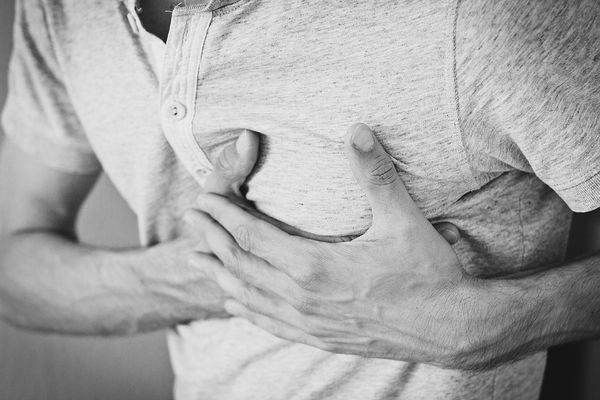 내 몸에 돌이 생겼다? 심한 통증을 유발하는 '담석증'... 50대↑