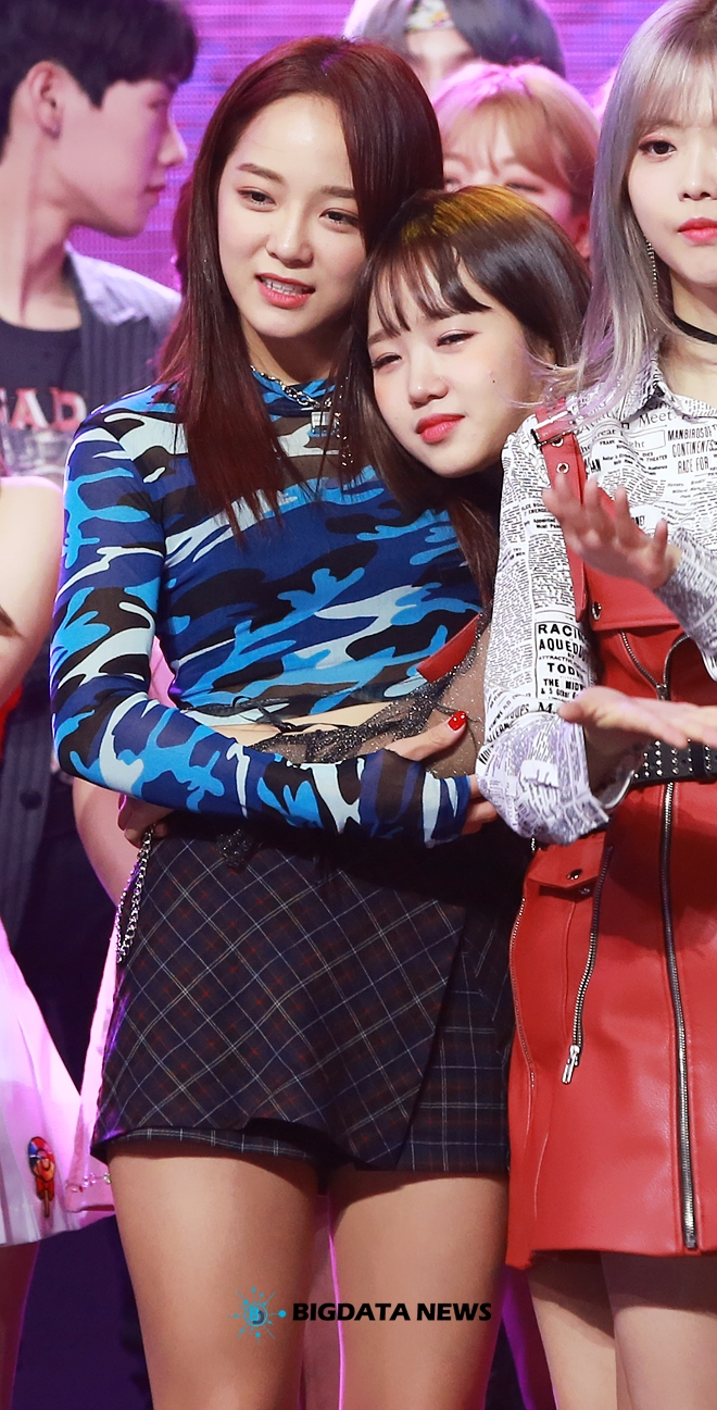 김세정-최유정, MBC MUSIC '쇼 챔피언' 생방송 현장