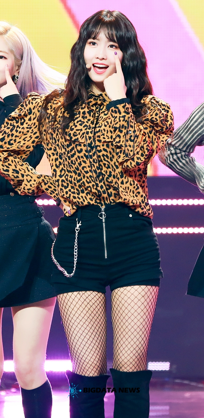 트와이스 모모, MBC MUSIC '쇼 챔피언' 생방송 현장