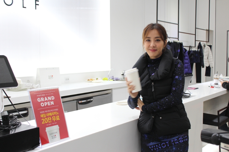 내부에 마련된 카페 공간