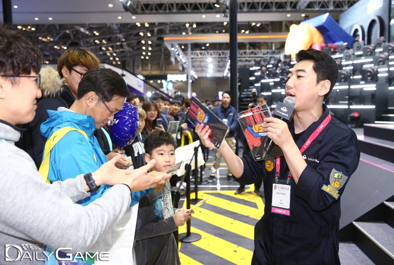 '오늘은 치킨이닭!' 배틀그라운드 앞세운 카카오게임즈 부스 현장스케치