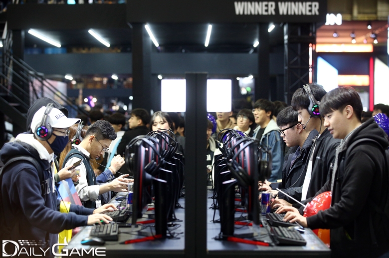 '오늘은 치킨이닭!' 배틀그라운드 앞세운 카카오게임즈 부스 현장스케치