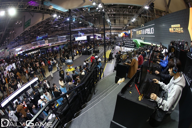 '오늘은 치킨이닭!' 배틀그라운드 앞세운 카카오게임즈 부스 현장스케치