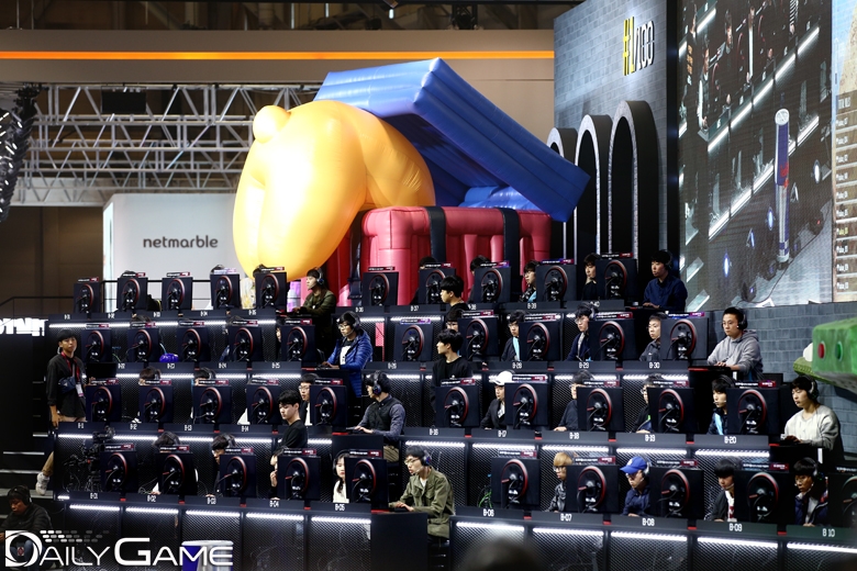 '오늘은 치킨이닭!' 배틀그라운드 앞세운 카카오게임즈 부스 현장스케치