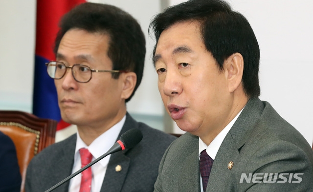 19일 오전 서울 영등포구 여의도 국회에서 열린 자유한국당 비상대책위원회의에서 김성태 원내대표가 발언하고 있다. (사진=뉴시스)