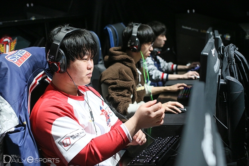 액토즈 스타즈 레드.